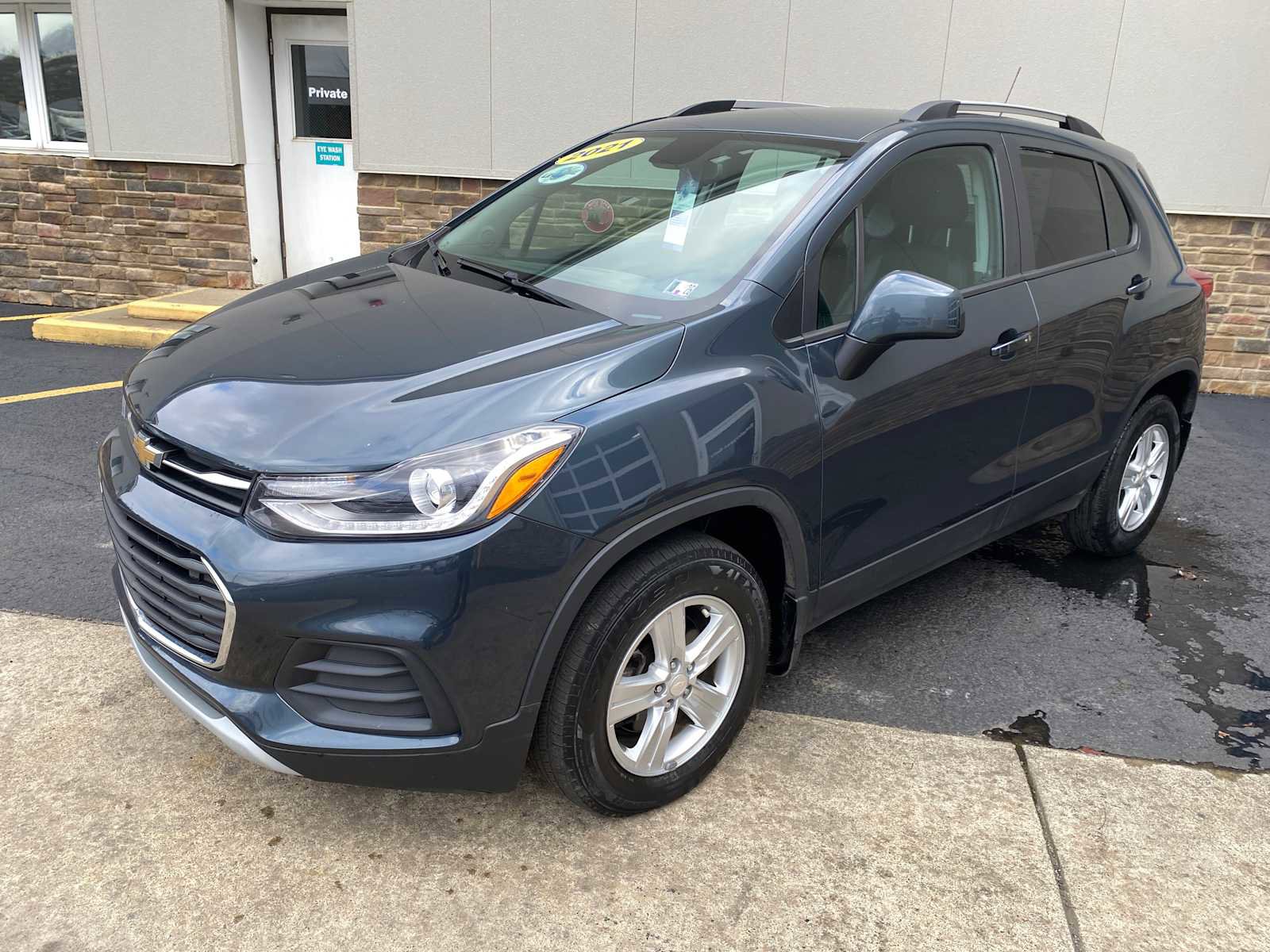 Used 2021 Chevrolet Trax LT w/ Driver Confidence Package AWD/4WD image 2