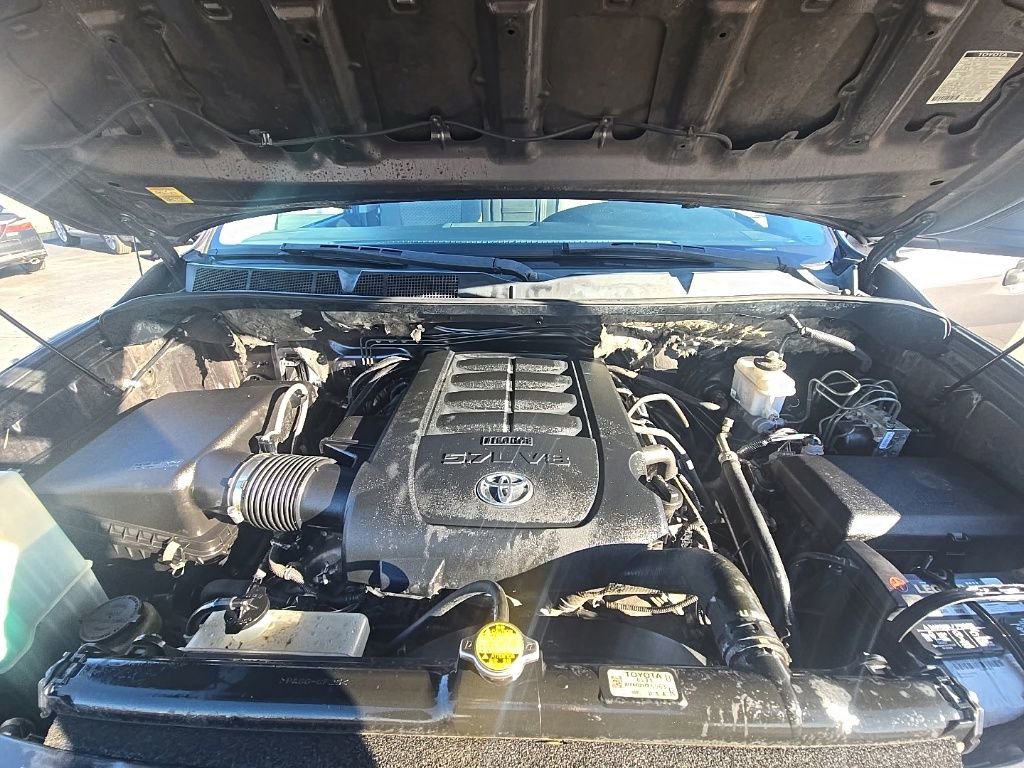 Used 2012 Toyota Tundra 4x4 CrewMax w/ Tow Pkg image 12