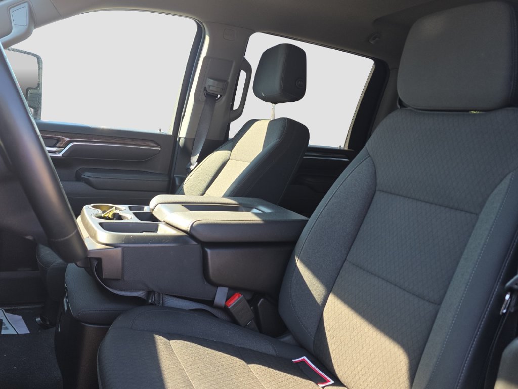 Used 2025 Chevrolet Silverado 2500 LT w/ Convenience Package AWD/4WD image 7