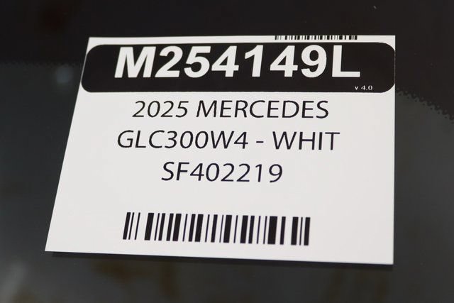 Used 2025 Mercedes-Benz GLC 300 4MATIC image 32