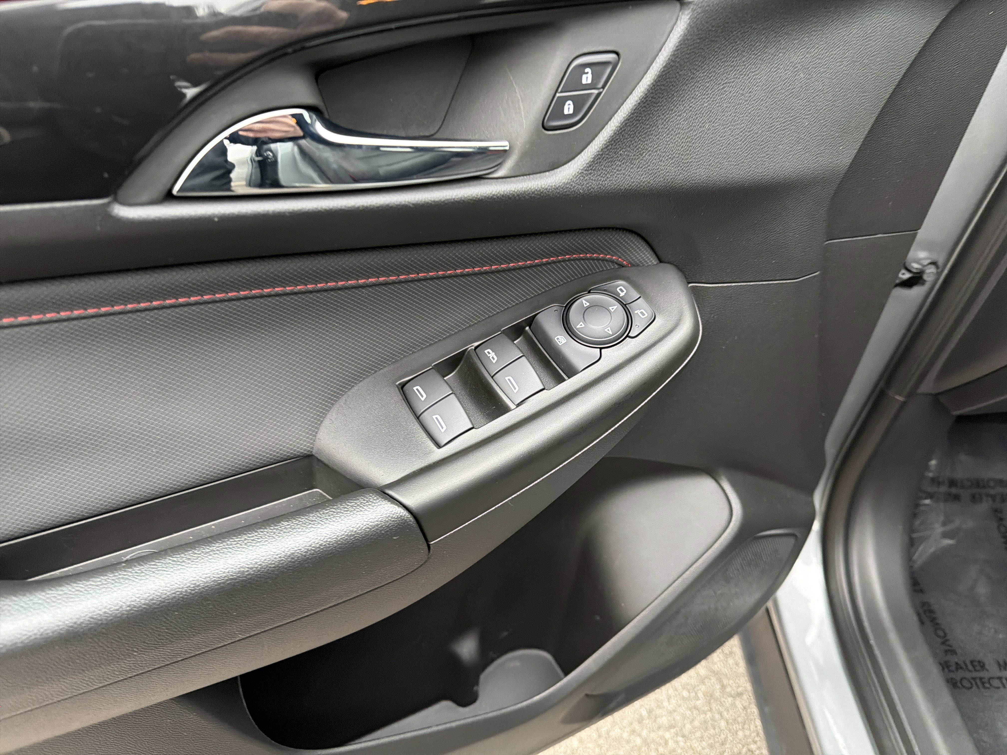 Used 2024 Chevrolet TrailBlazer RS w/ Driver Confidence Package image 9