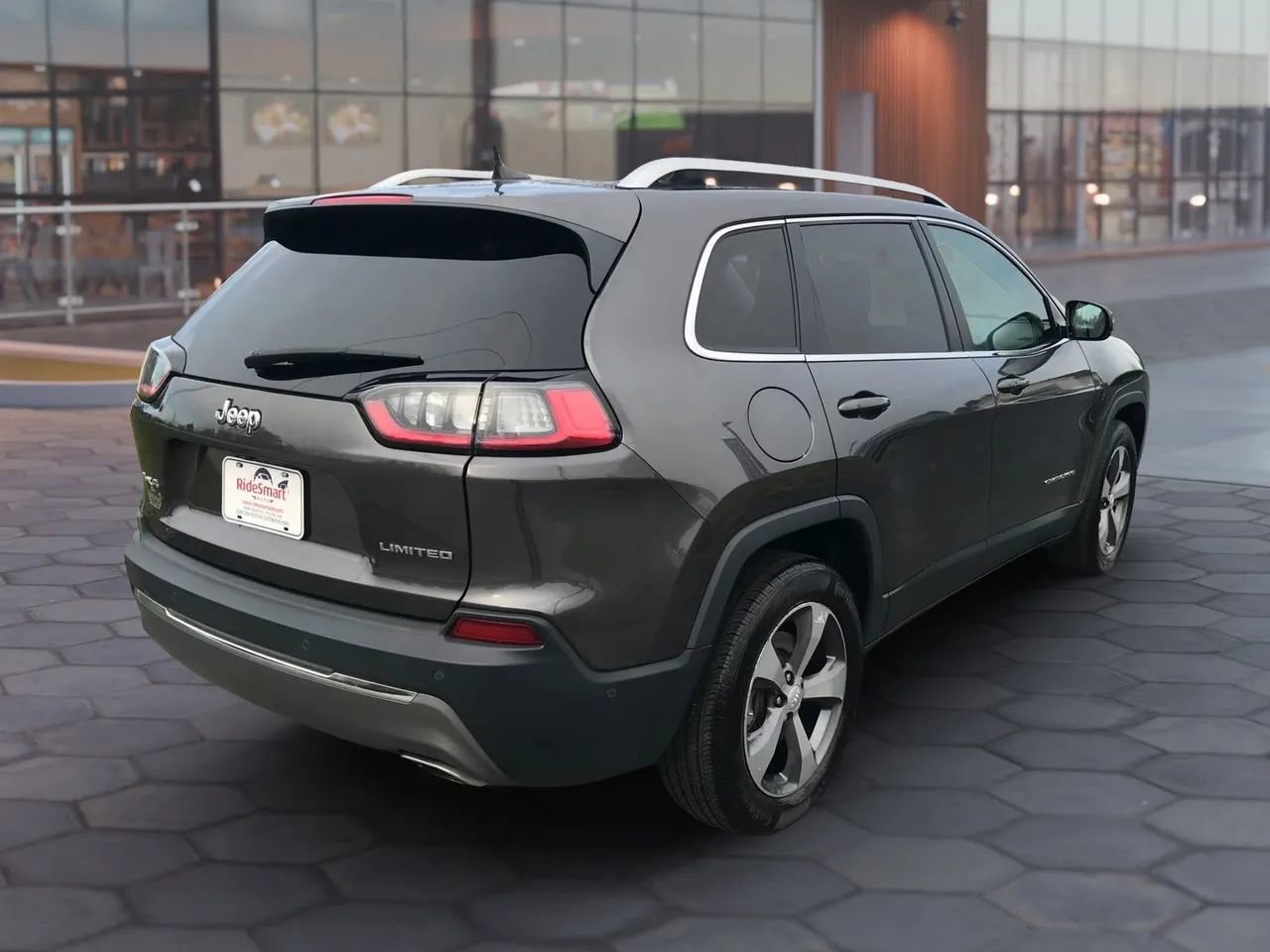 Used 2019 Jeep Cherokee Limited w/ Technology Group image 10
