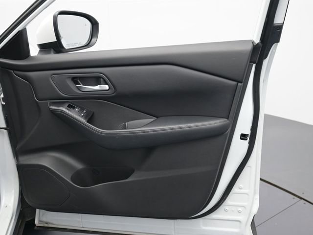 Used 2025 Nissan Rogue SV image 29