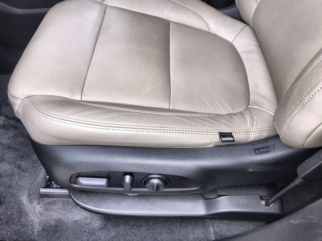 Used 2023 Chevrolet Traverse LT w/ LPO, Floor Liner Package FWD image 12