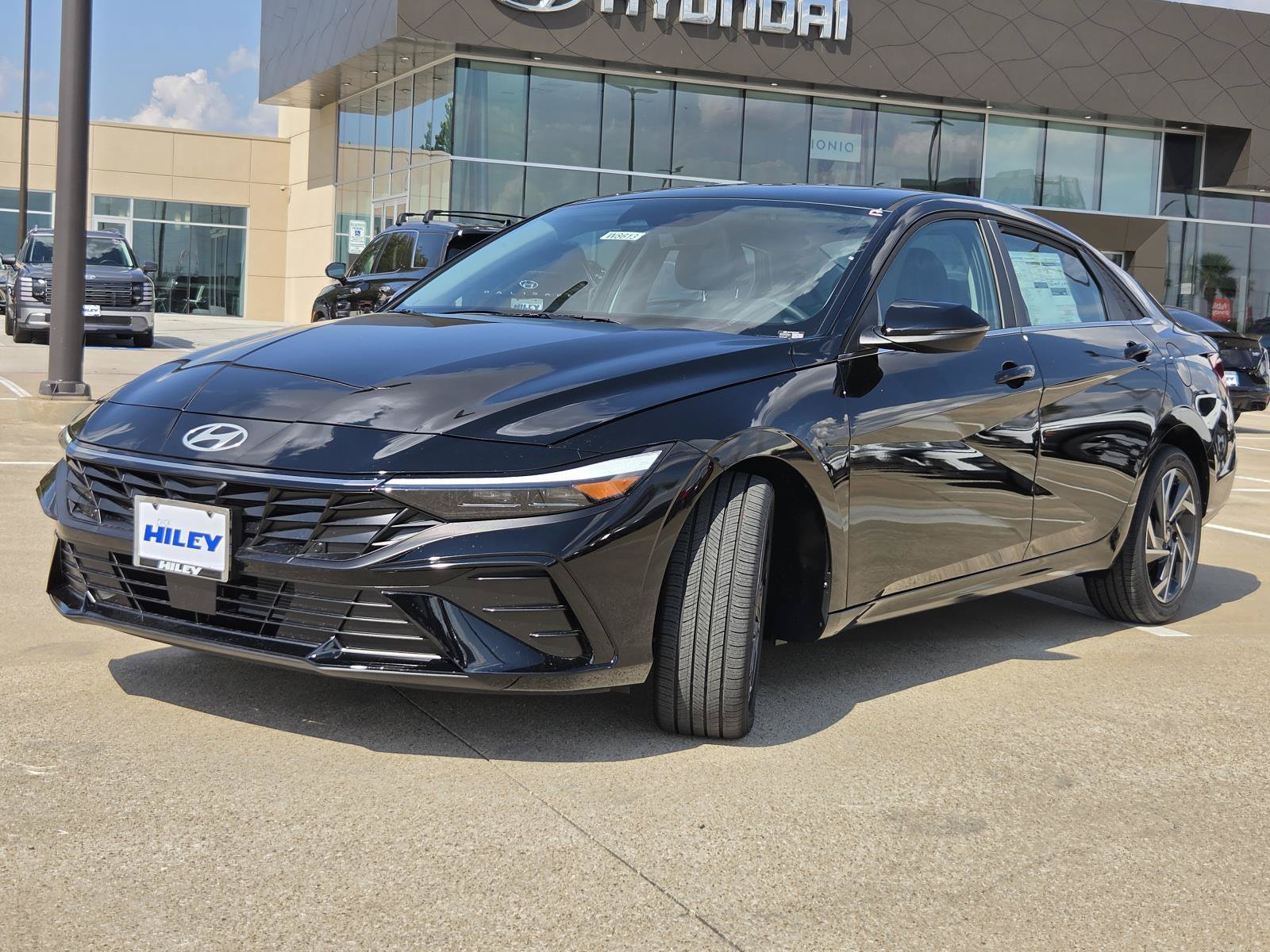 New 2026 Hyundai Elantra Limited FWD image 2