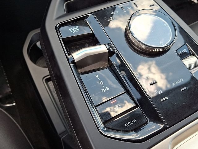 Used 2023 BMW iX xDrive50 AWD/4WD image 18