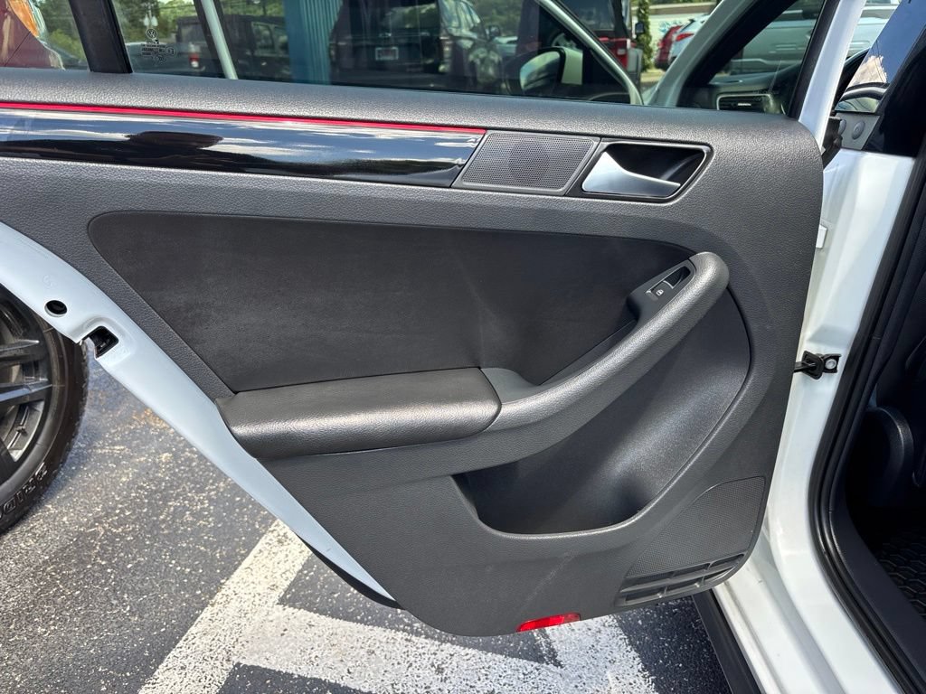 Used 2017 Volkswagen Jetta GLI FWD image 27
