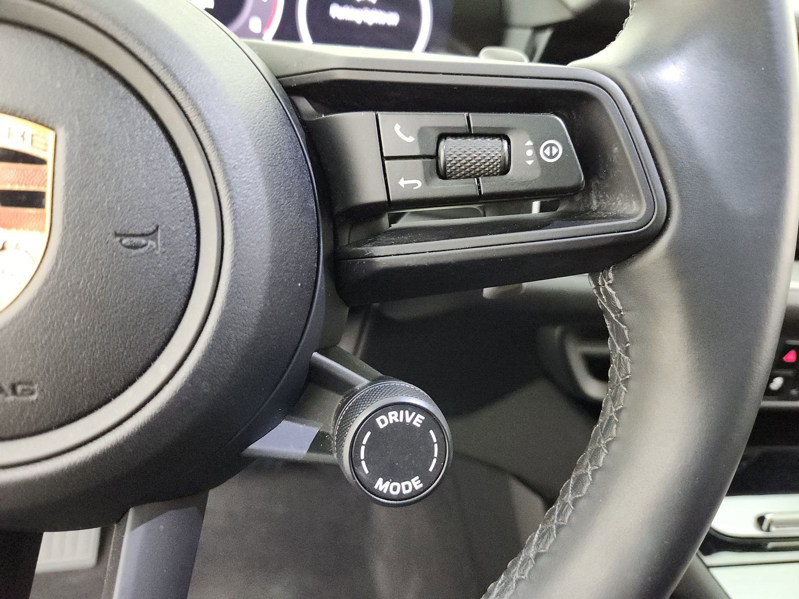 Used 2024 Porsche Cayenne image 35