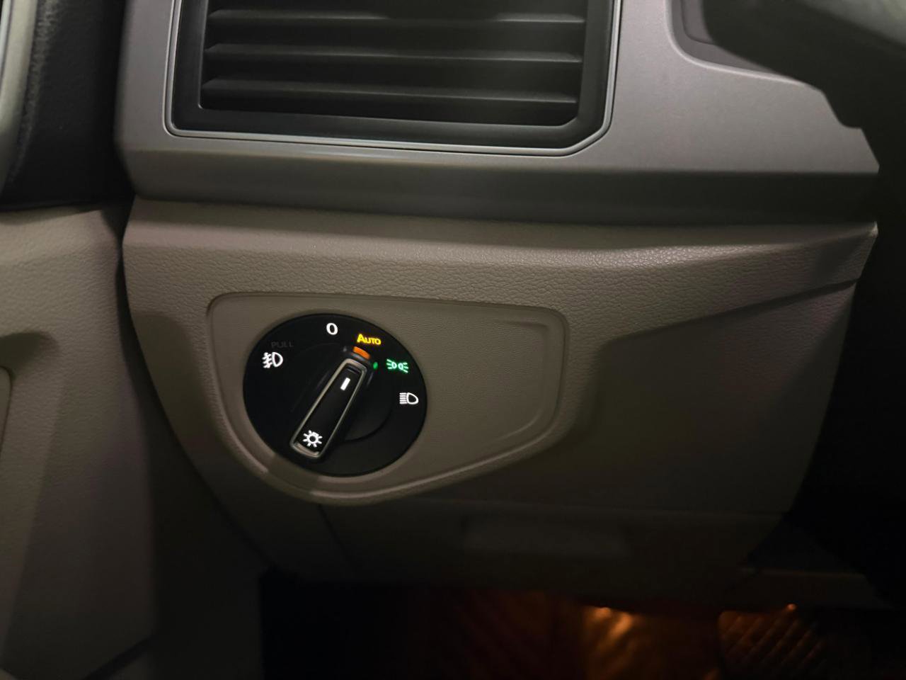 Used 2019 Volkswagen Atlas SE image 37