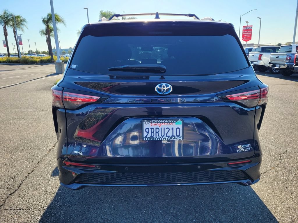 Used 2022 Toyota Sienna XSE w/ XSE Plus Package AWD/4WD image 5