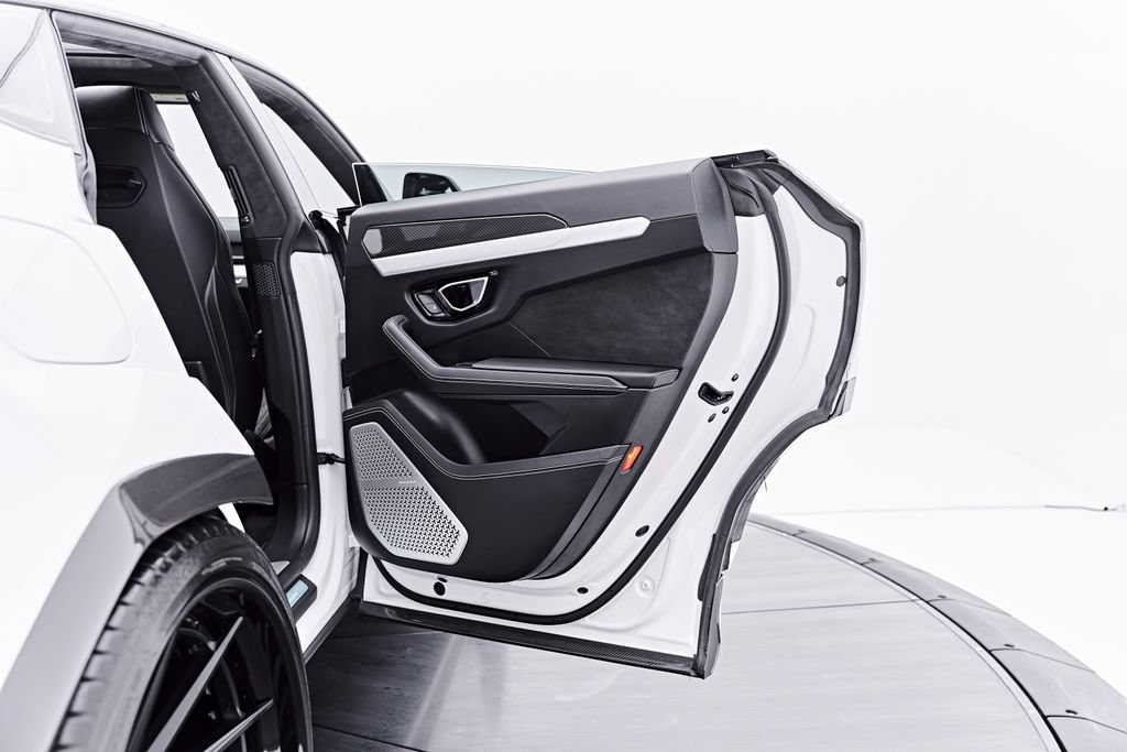 Used 2021 Lamborghini Urus AWD/4WD image 44