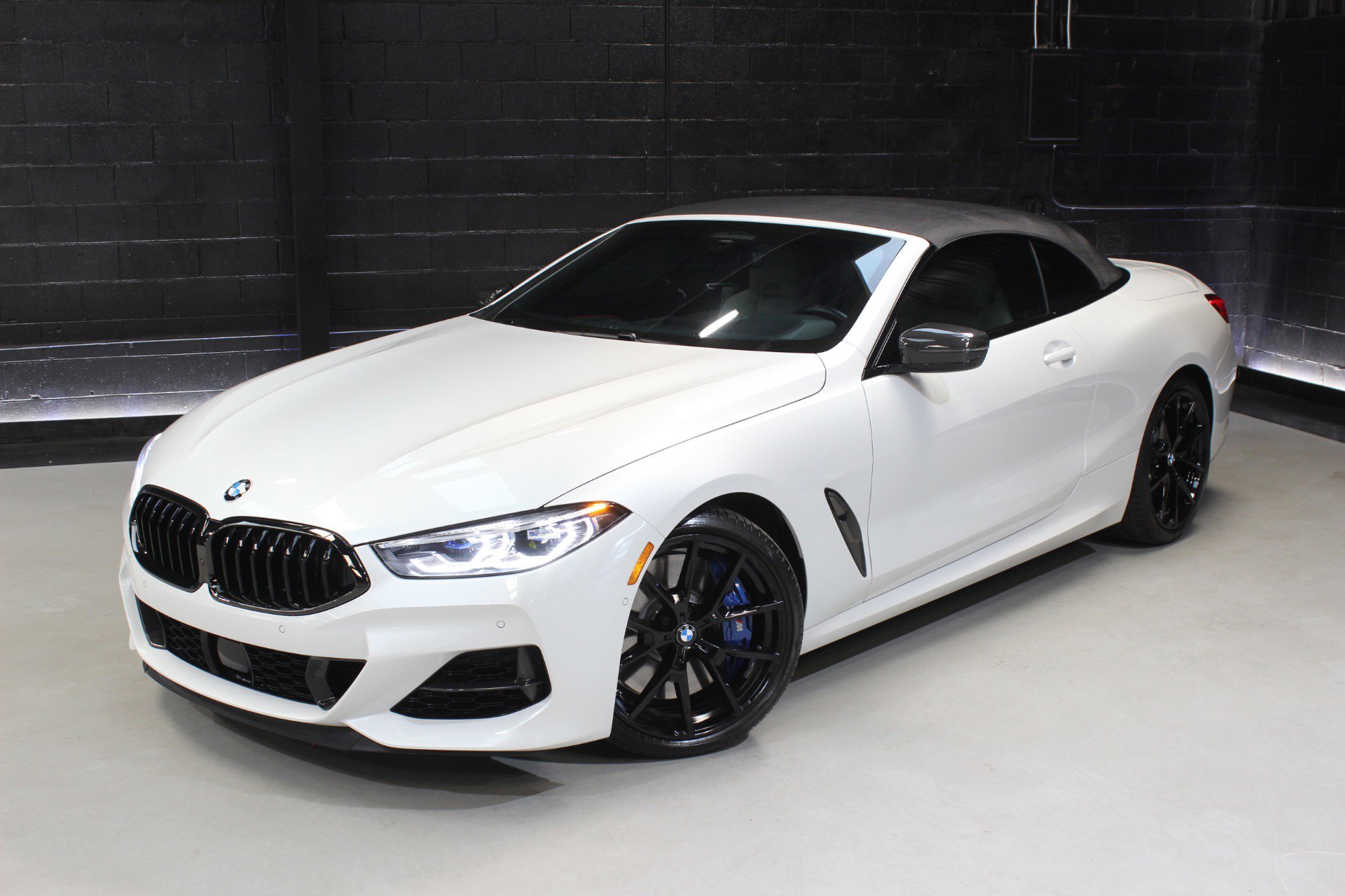 Used 2022 BMW M850i xDrive Convertible w/ M Carbon Exterior Package AWD/4WD image 4