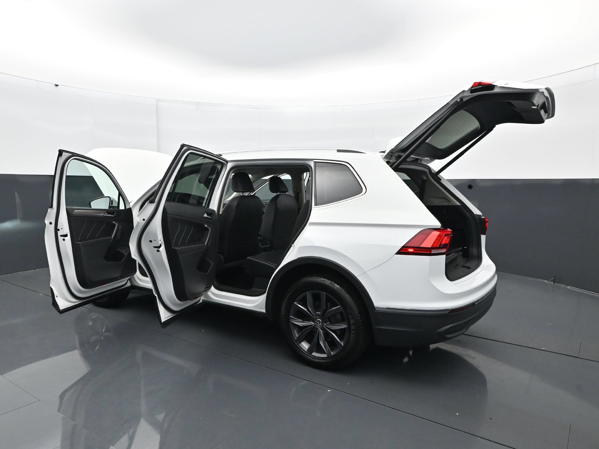 Used 2022 Volkswagen Tiguan SE FWD image 33