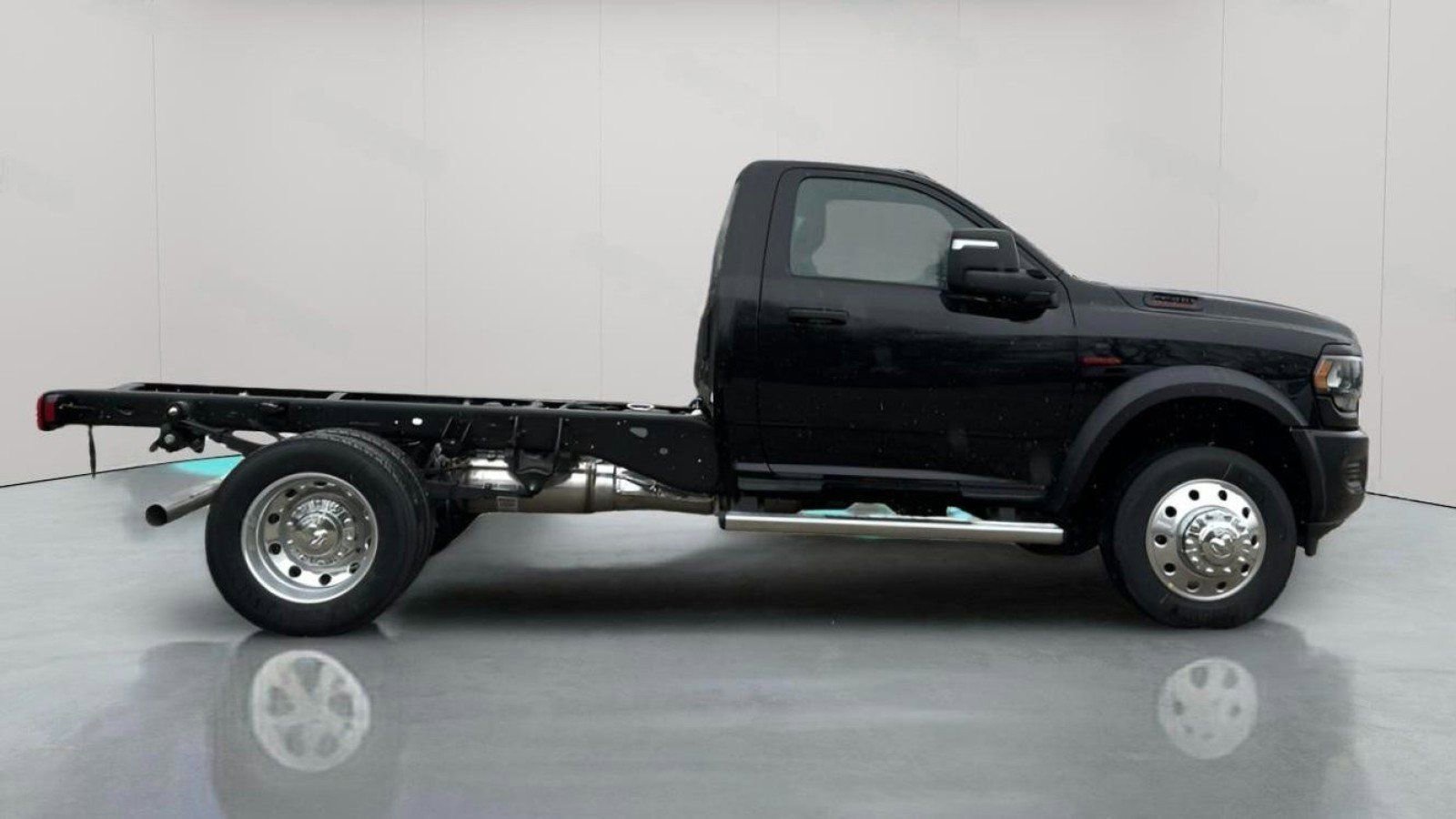 New 2024 RAM 4500 Tradesman AWD/4WD image 2