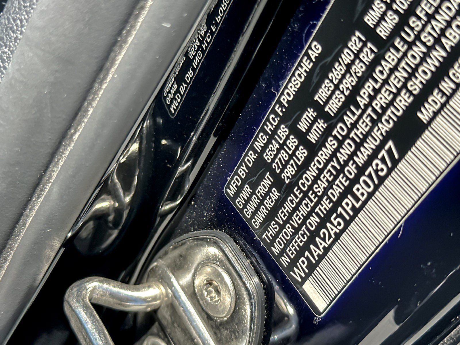 Used 2023 Porsche Macan AWD/4WD image 28
