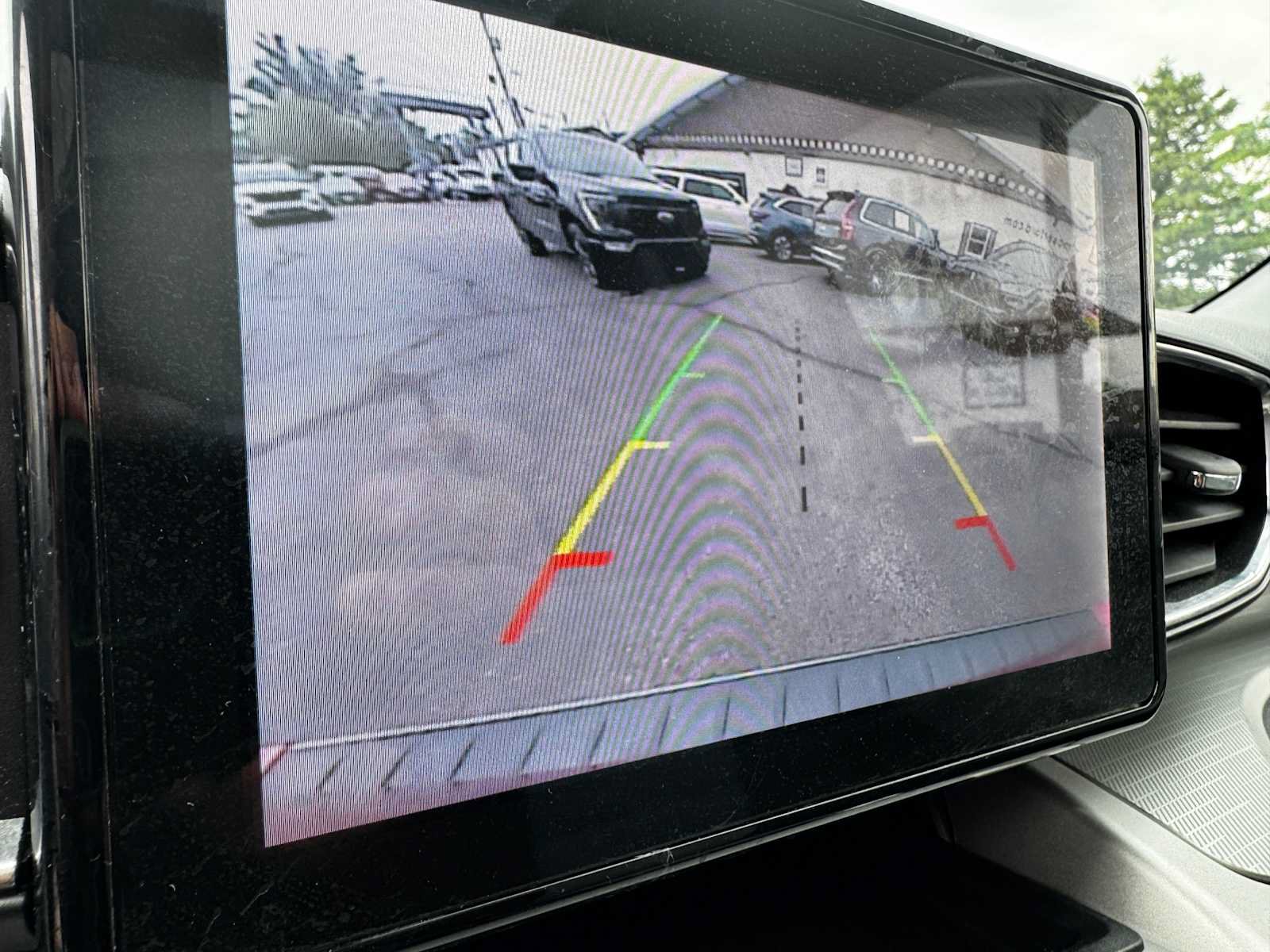 Used 2022 Ford Explorer XLT w/ Equipment Group 202A AWD/4WD image 3