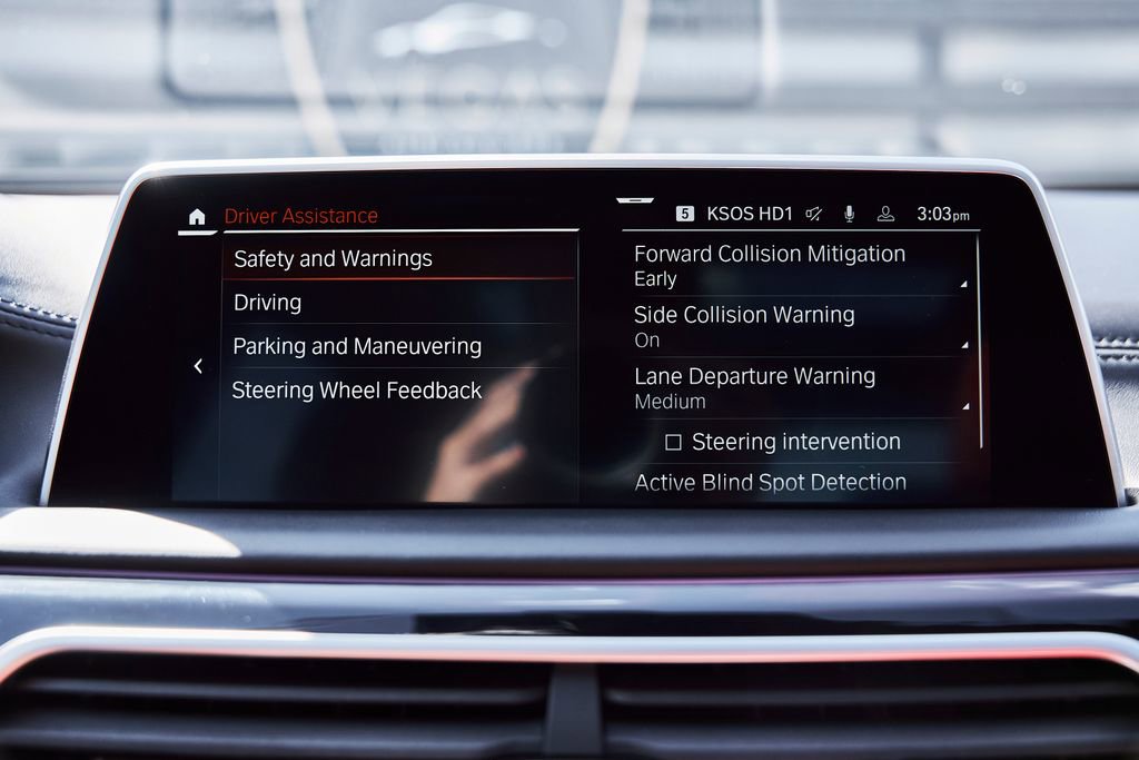 Used 2022 BMW M760i xDrive w/ Luxury Rear Seating Package image 85