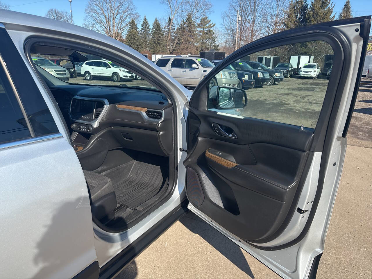 Used 2017 GMC Acadia SLE w/ LPO, Floor Liner Package image 16