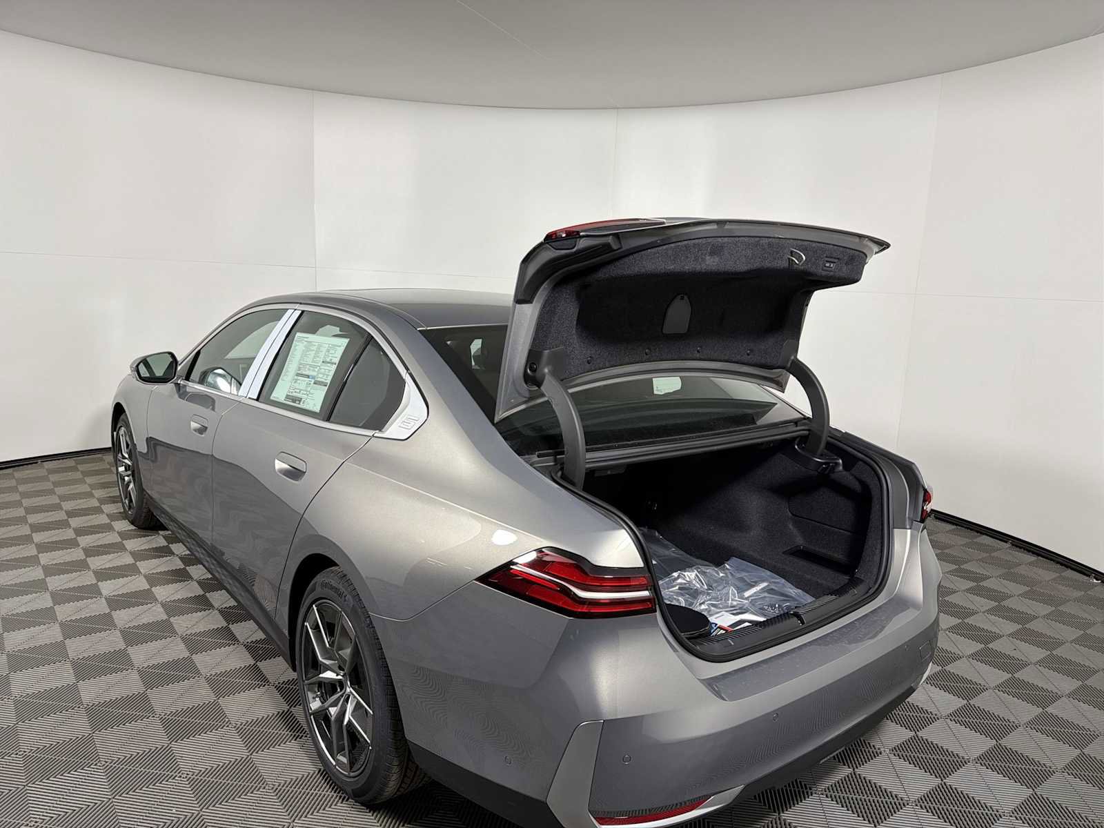 New 2026 BMW 530i xDrive w/ Convenience Package image 20