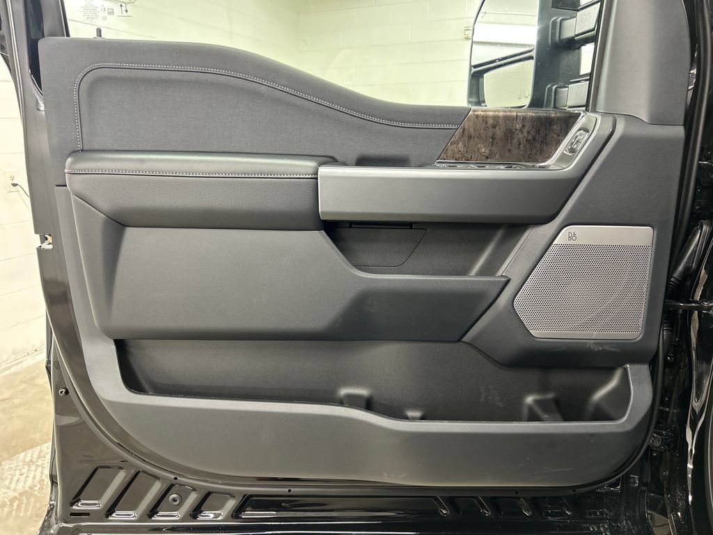 New 2026 Ford F250 Lariat w/ Black Appearance Package AWD/4WD image 17