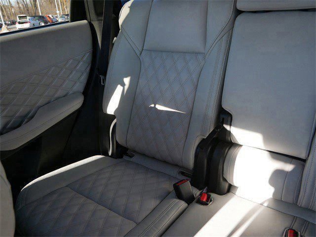 Used 2025 Mitsubishi Outlander SEL image 13
