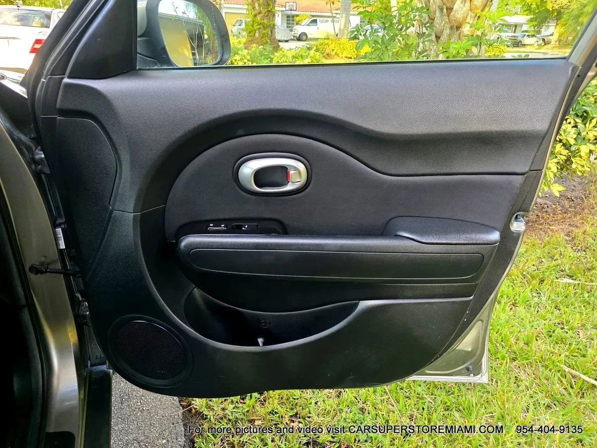 Used 2015 Kia Soul EV FWD image 35
