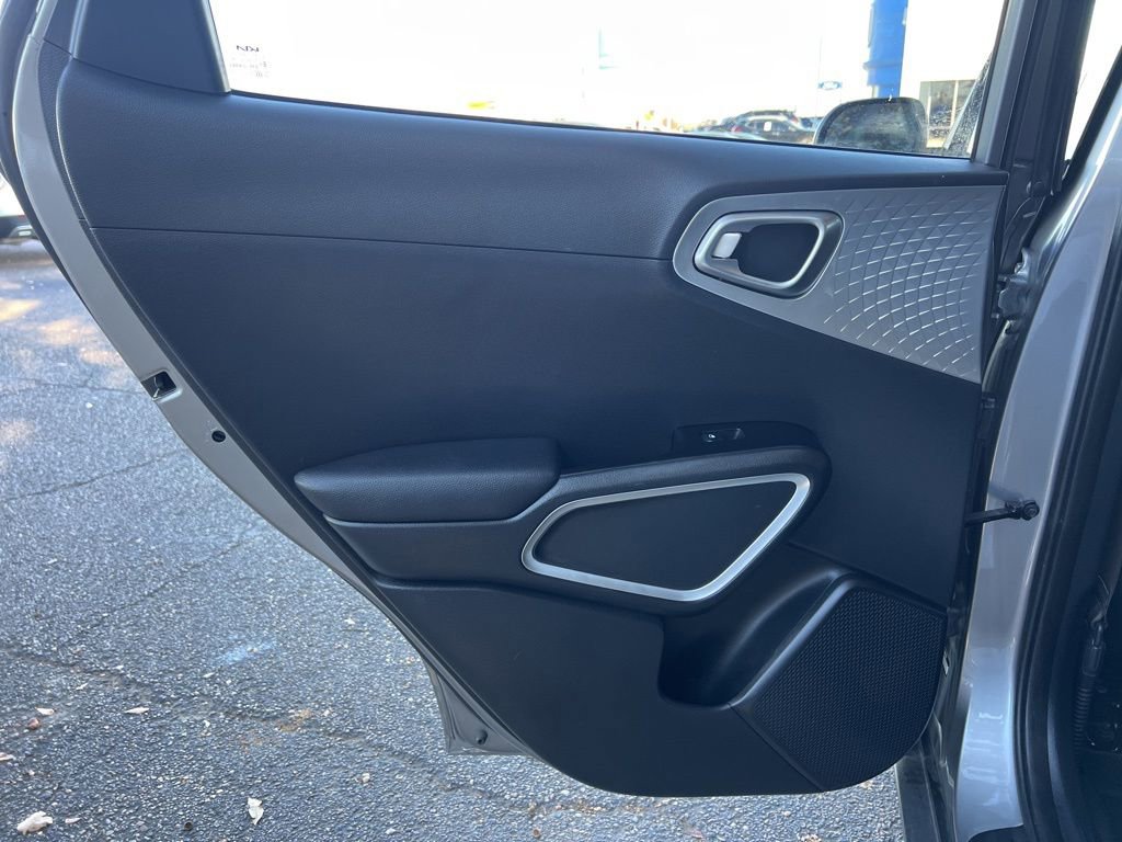 Used 2024 Kia Soul LX w/ Option Group 015 image 16