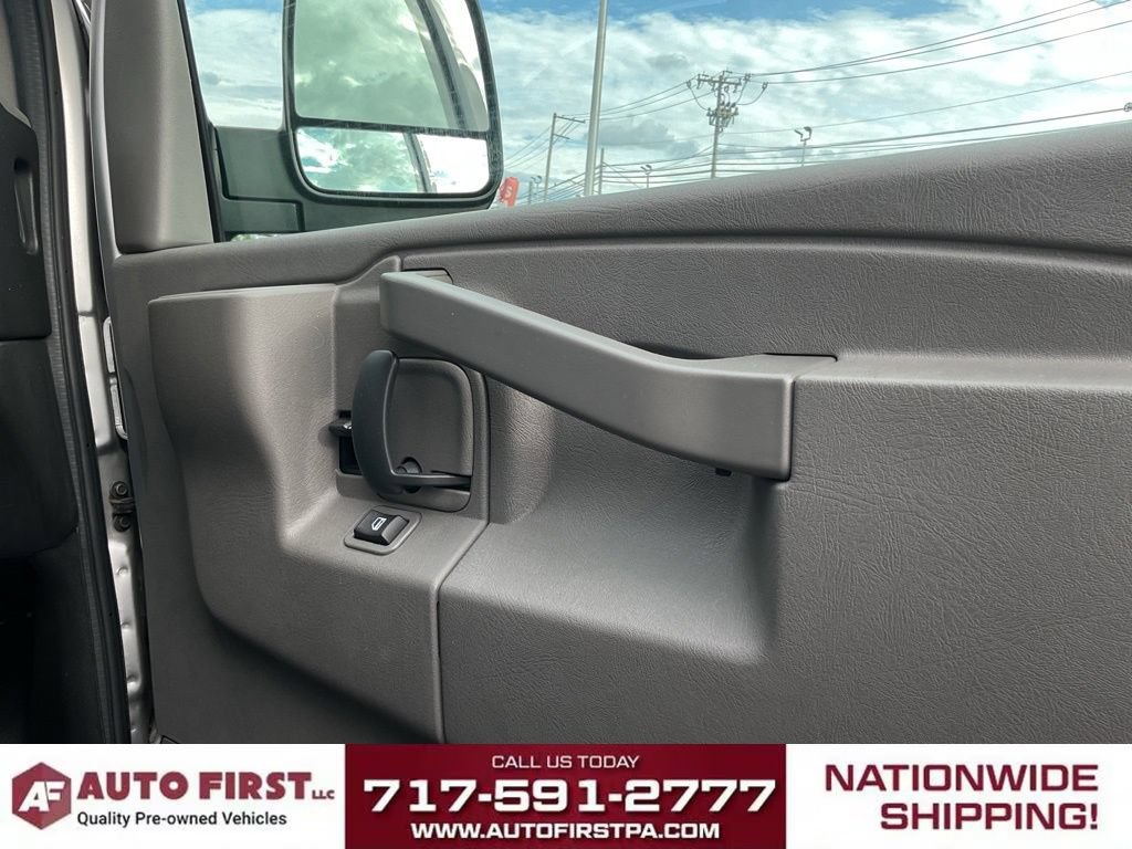Used 2018 Chevrolet Express 2500 w/ Driver Convenience Package RWD image 15