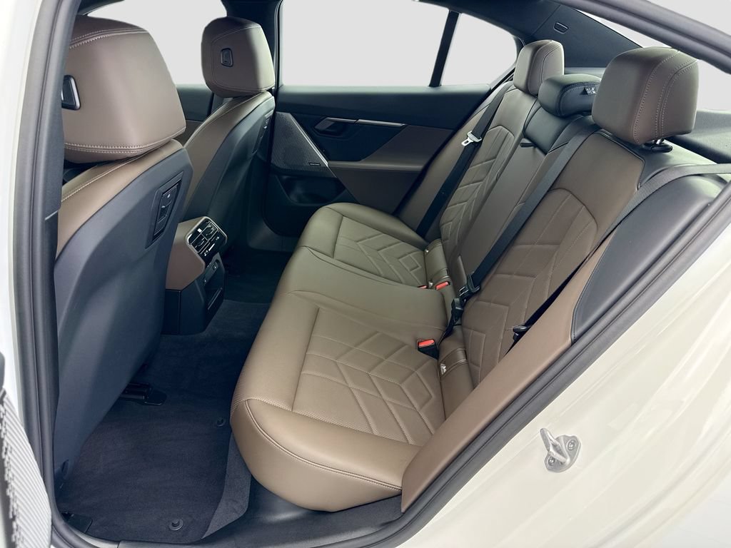 Certified 2026 BMW i5 eDrive40 w/ Premium Package RWD image 20