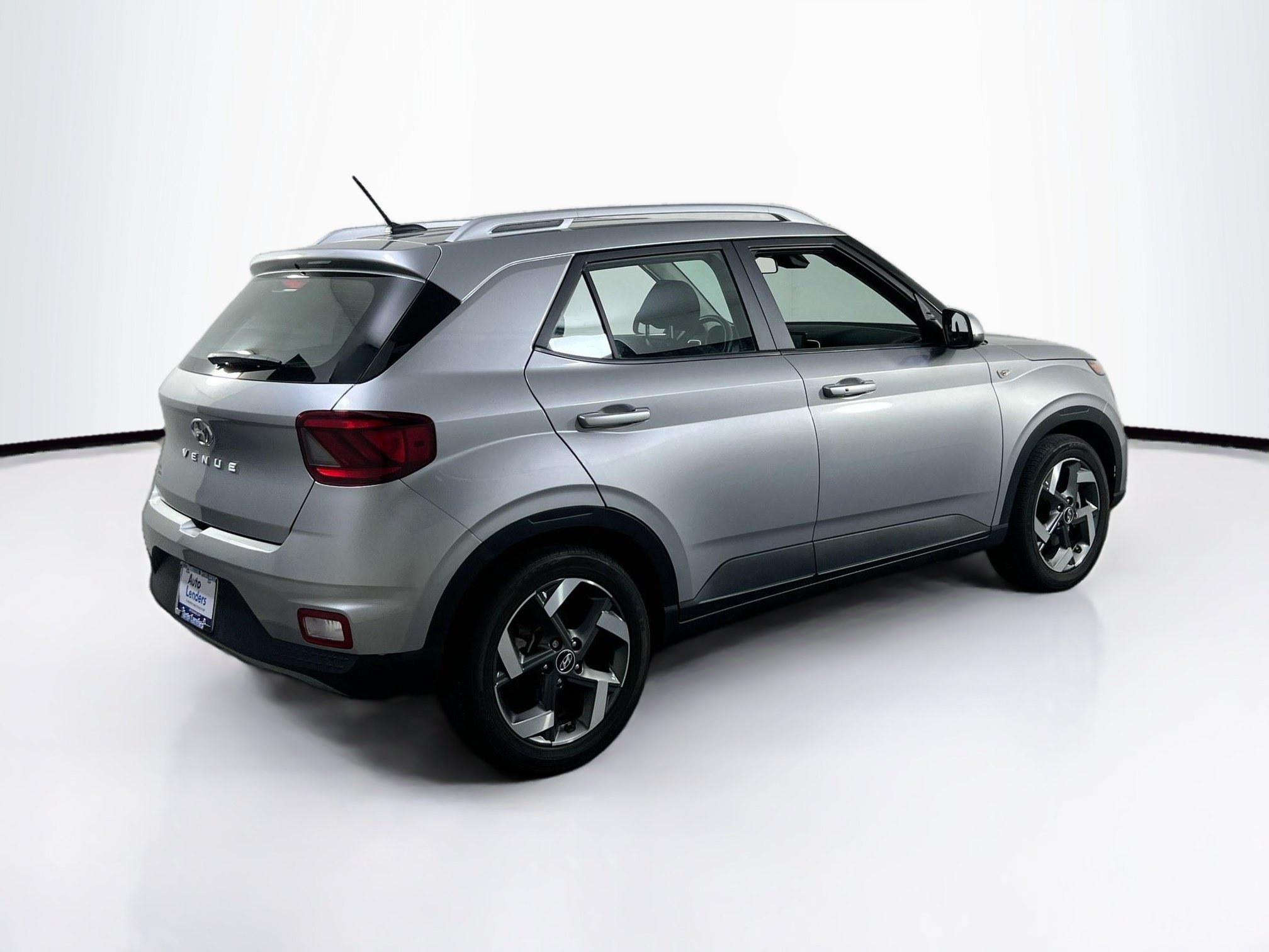 Used 2024 Hyundai Venue SEL FWD image 5