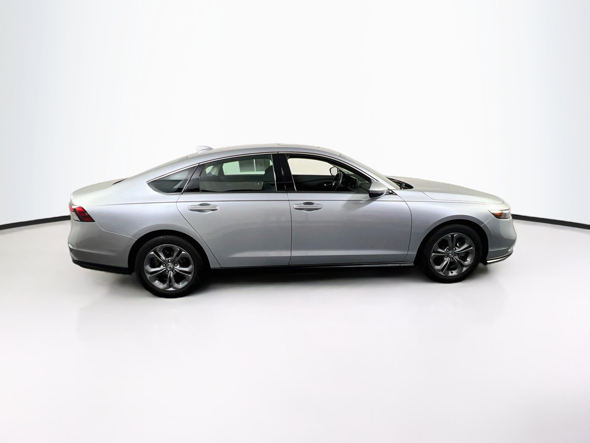 Used 2023 Honda Accord EX image 4