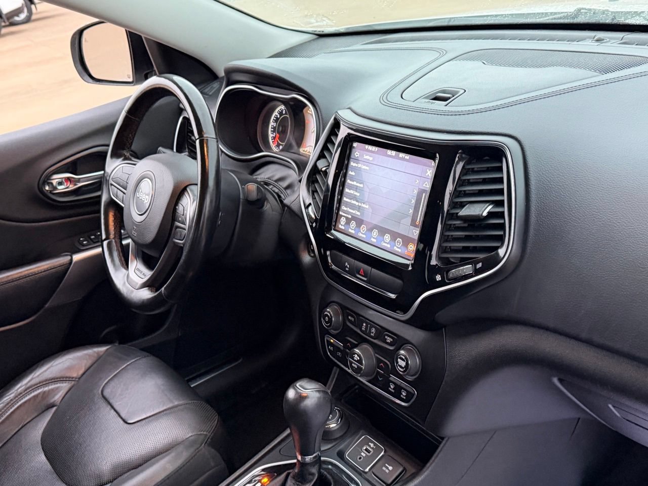 Used 2019 Jeep Cherokee Limited AWD/4WD image 43
