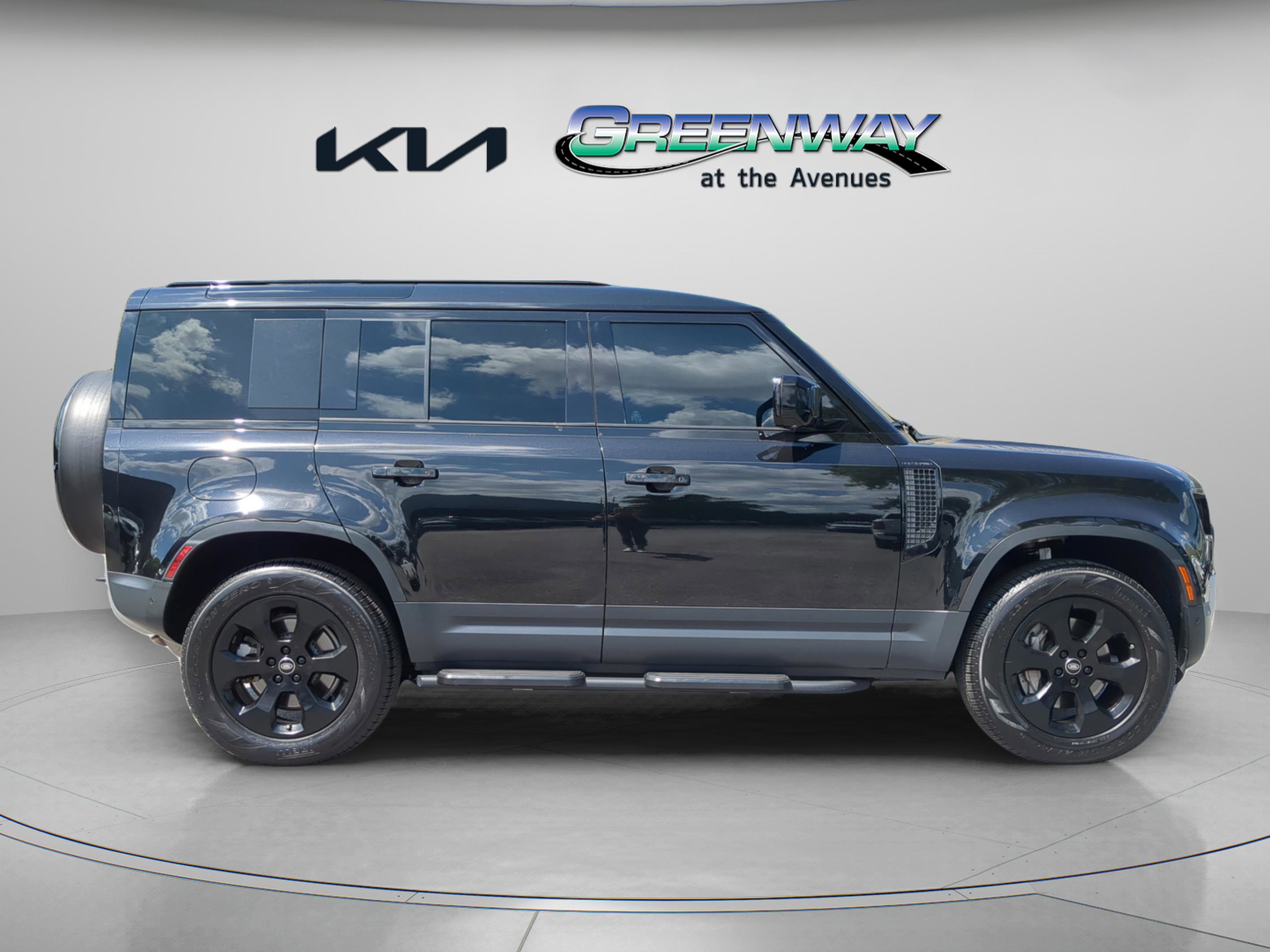 Used 2025 Land Rover Defender 110 S AWD/4WD image 7