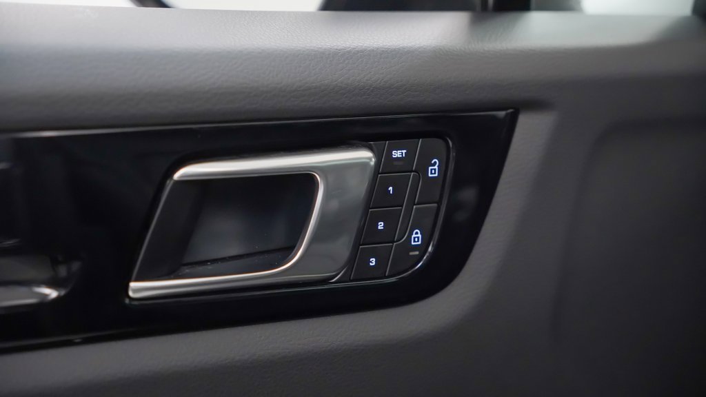 Certified 2023 Porsche Cayenne image 22