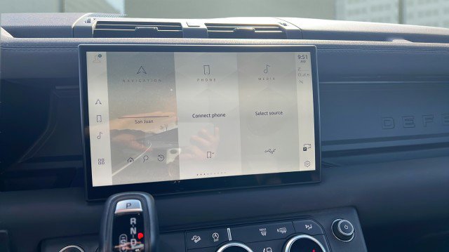 Used 2023 Land Rover Defender 130 X-Dynamic SE image 25