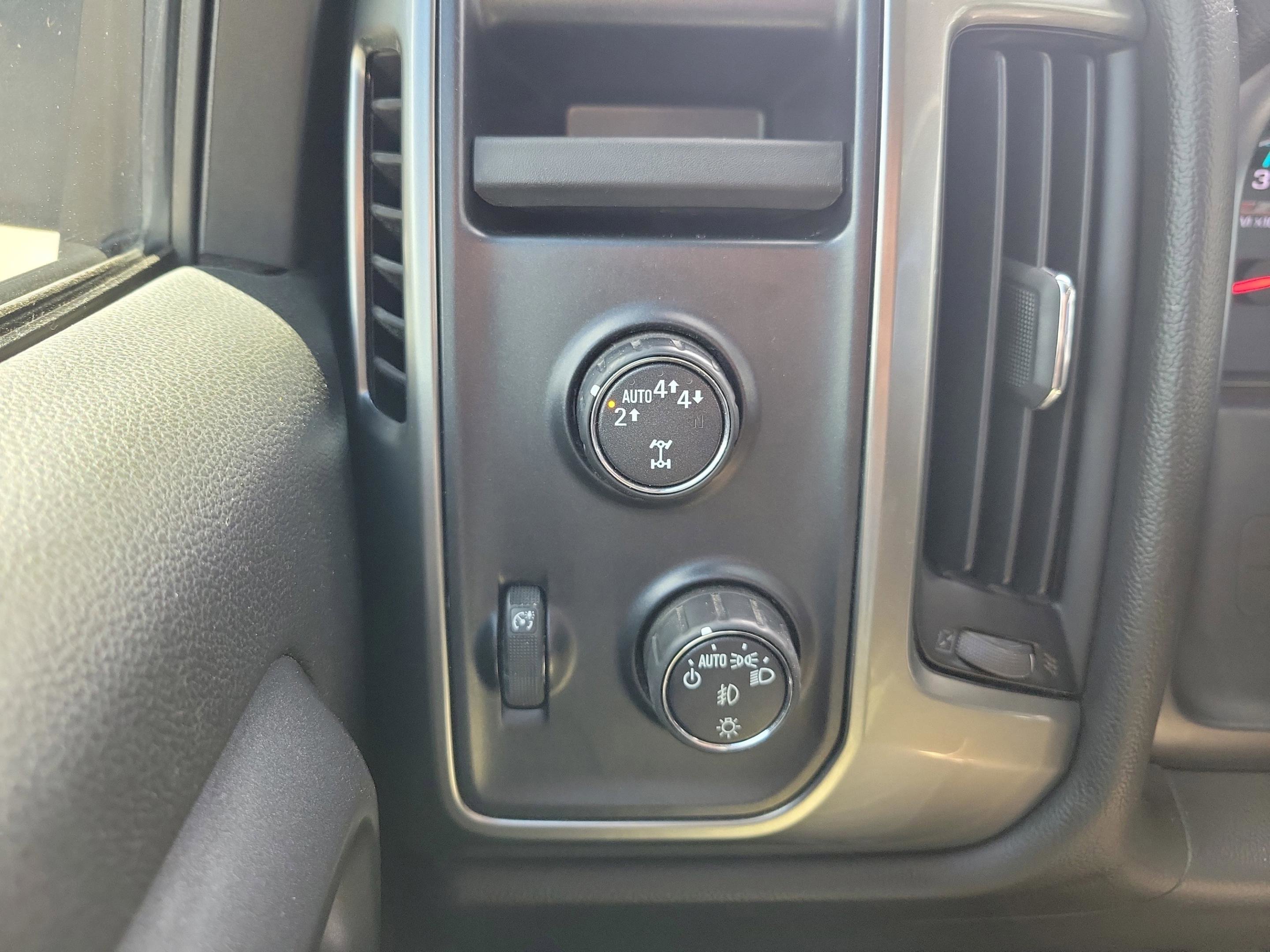 Used 2018 Chevrolet Silverado 1500 LT w/ All Star Edition image 28