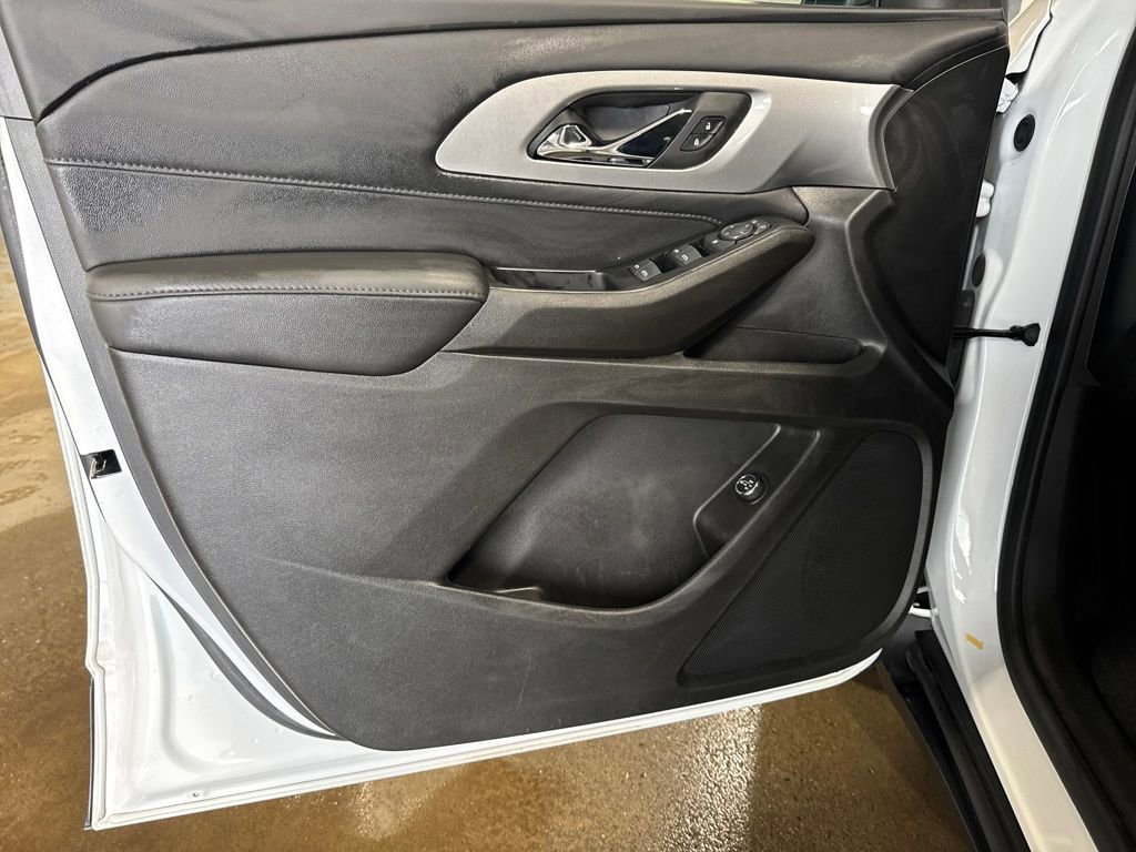 Used 2023 Chevrolet Traverse LT image 11