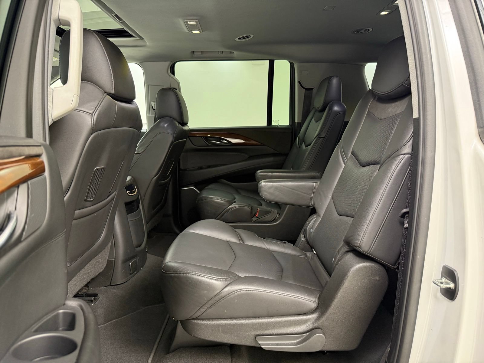 Used 2019 Cadillac Escalade ESV Luxury AWD/4WD image 22