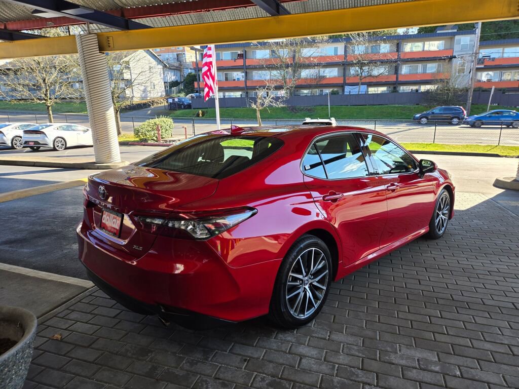 Used 2023 Toyota Camry XLE w/ Cold Weather Package FWD image 5