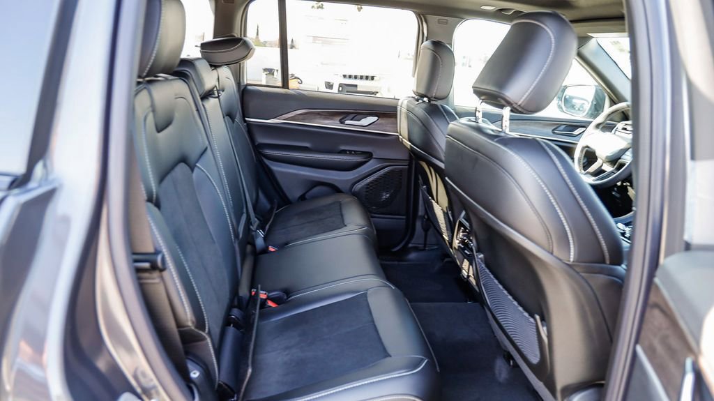 New 2026 Jeep Grand Cherokee Altitude image 20