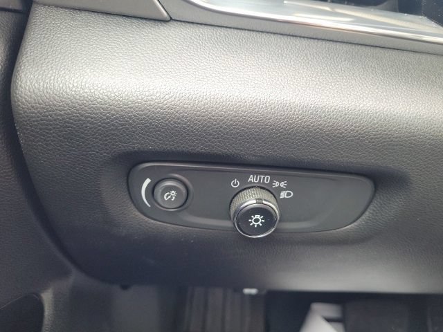 Used 2022 Chevrolet Traverse LT w/ LT Premium Package AWD/4WD image 46