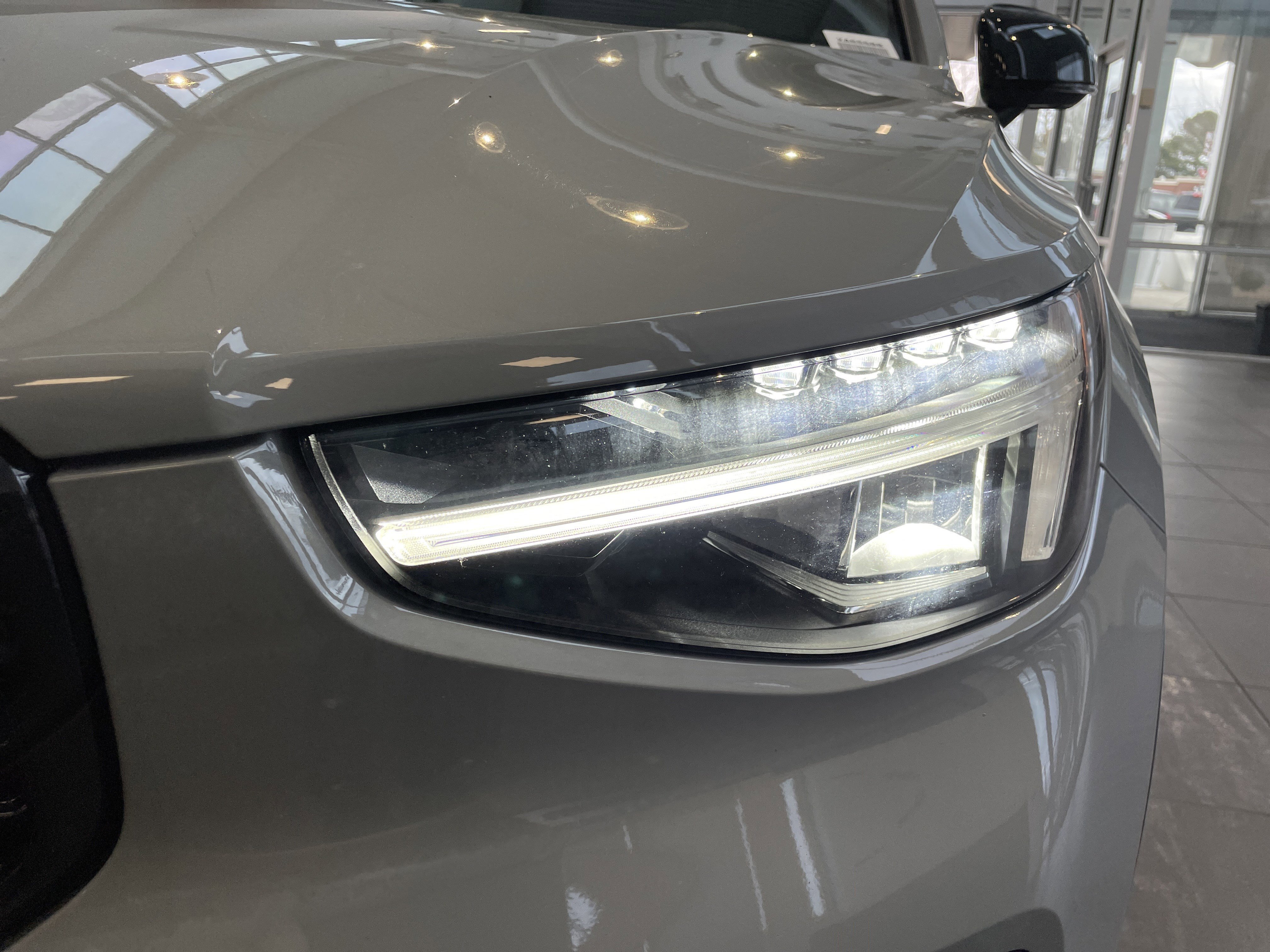 Used 2025 Volvo XC40 B5 Plus image 5