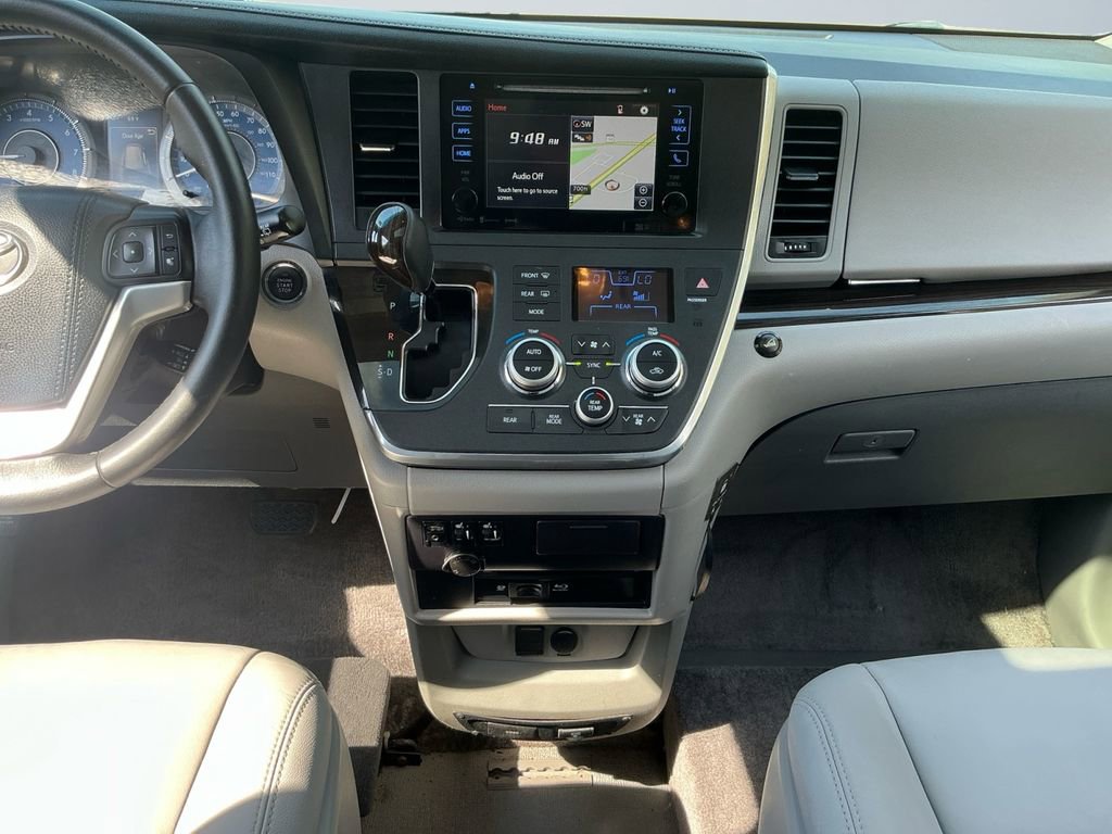 Used 2017 Toyota Sienna XLE Premium FWD image 12