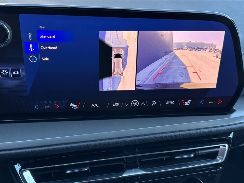 Used 2024 Chevrolet Traverse LT image 7