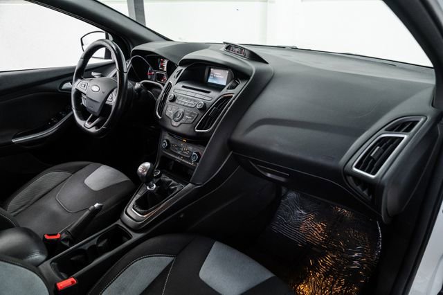 Used 2016 Ford Focus ST image 18