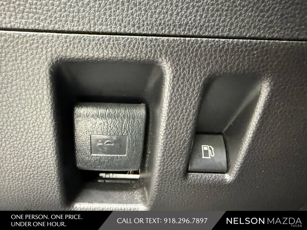Used 2024 Toyota Highlander XSE FWD image 25