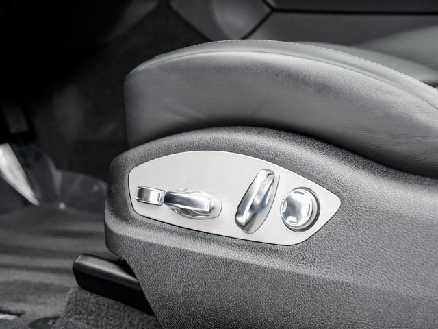 Used 2023 Porsche Macan Turbo image 12