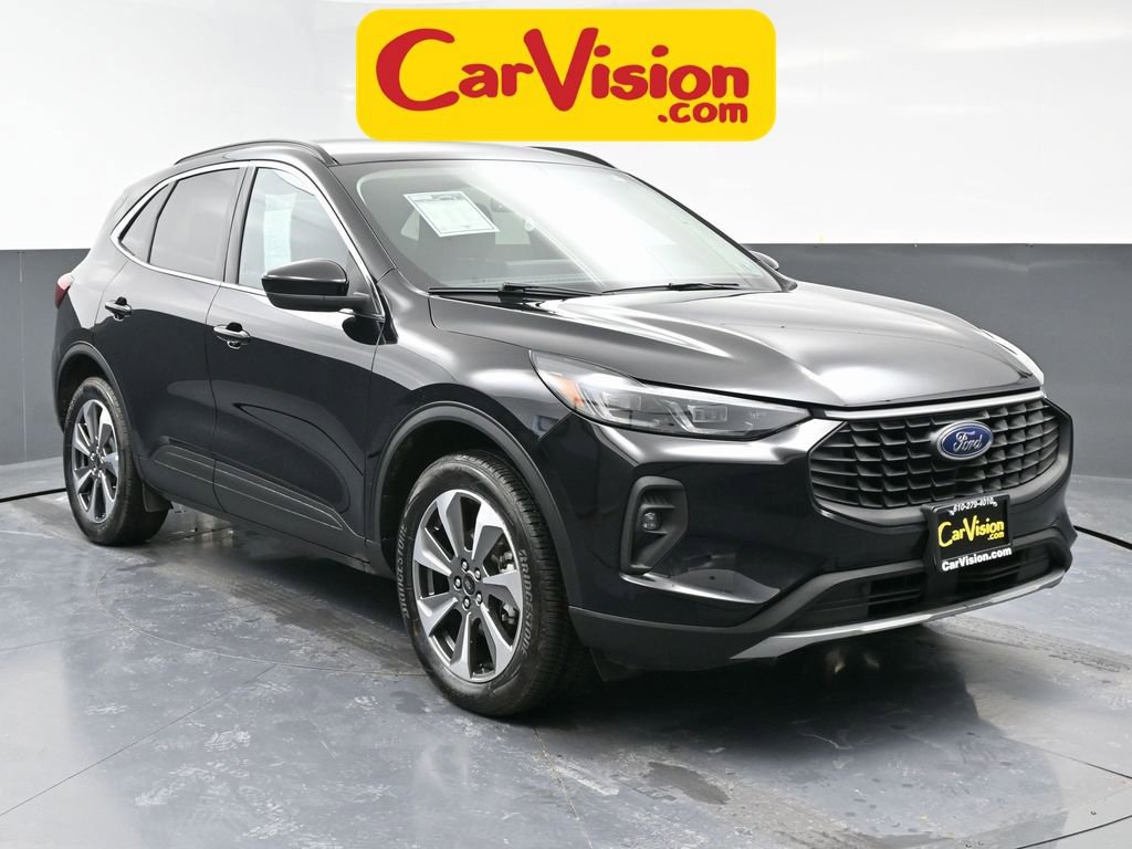 Used 2025 Ford Escape Platinum image 3