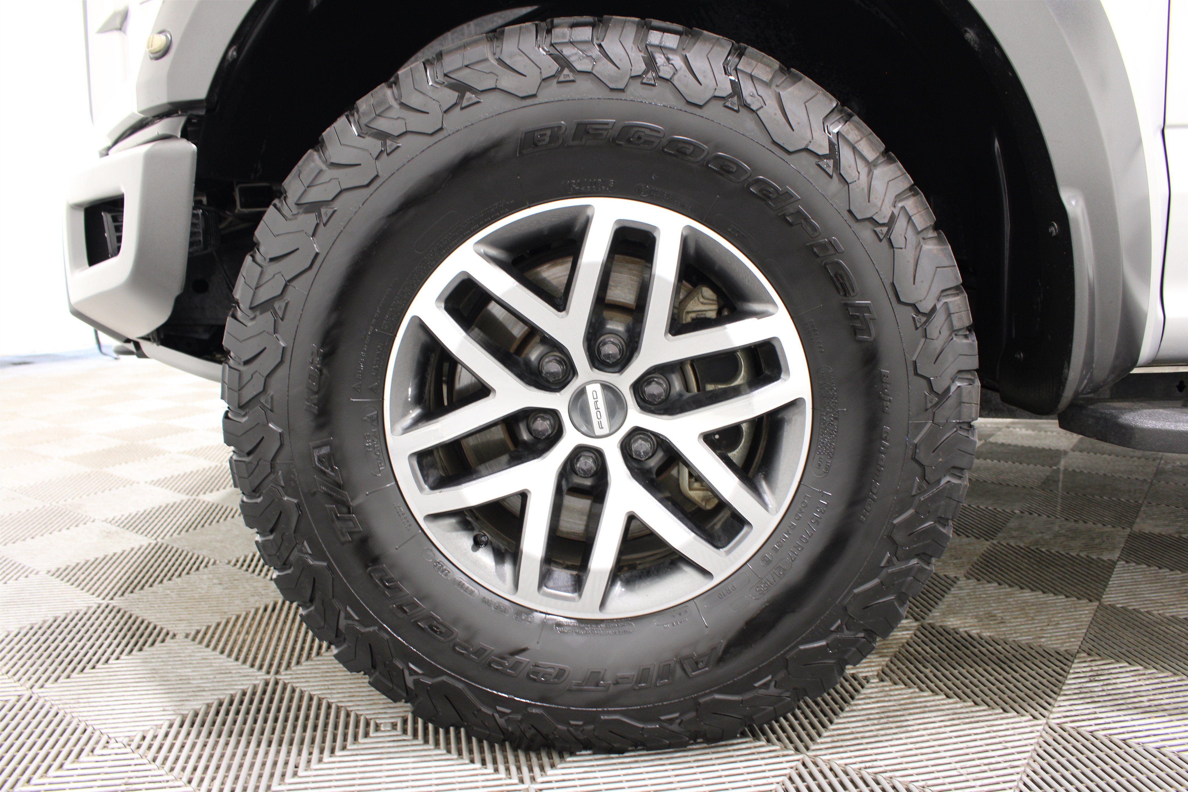 Used 2017 Ford F150 Raptor w/ Equipment Group 802A Luxury AWD/4WD image 37