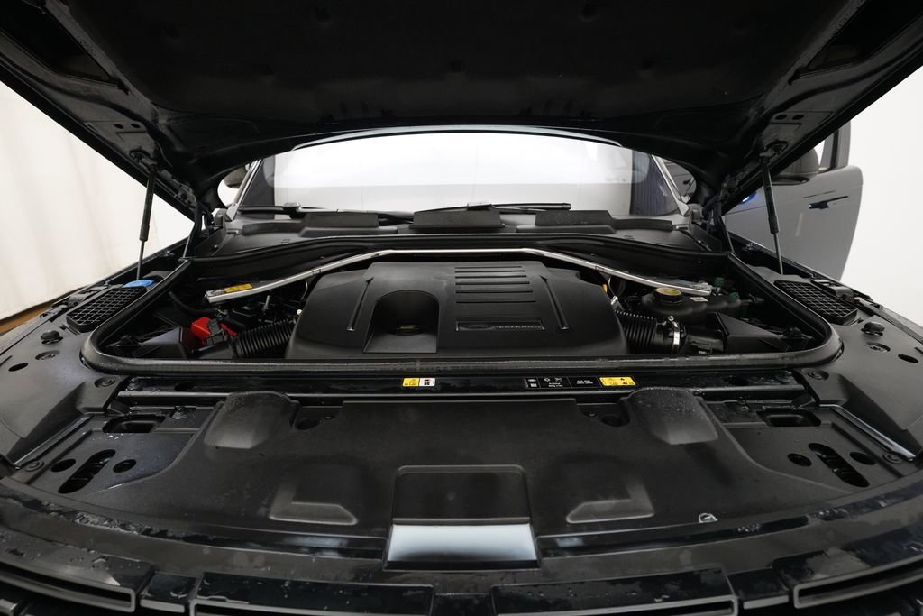 Used 2023 Land Rover Range Rover SE image 3